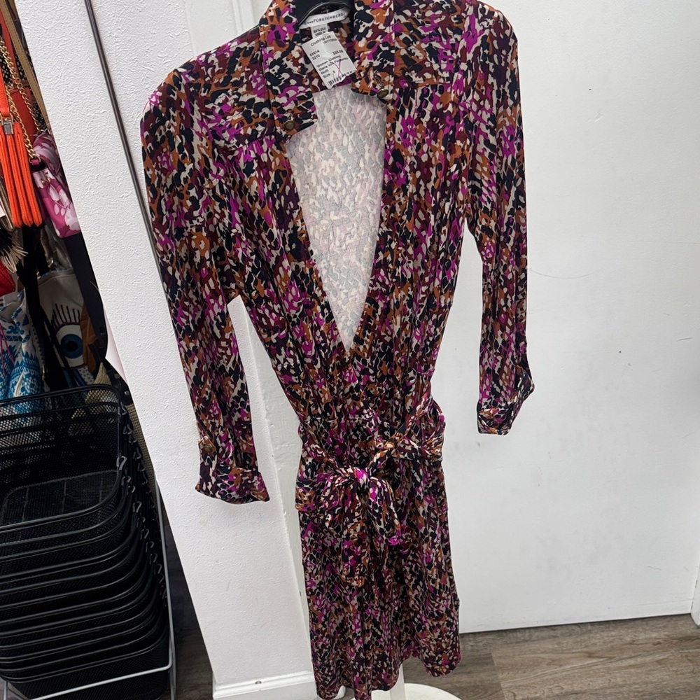 Diane Von Furstenberg Pink and Purple Long Sleeve Tie Dress Size 8 - Picture 1 of 1